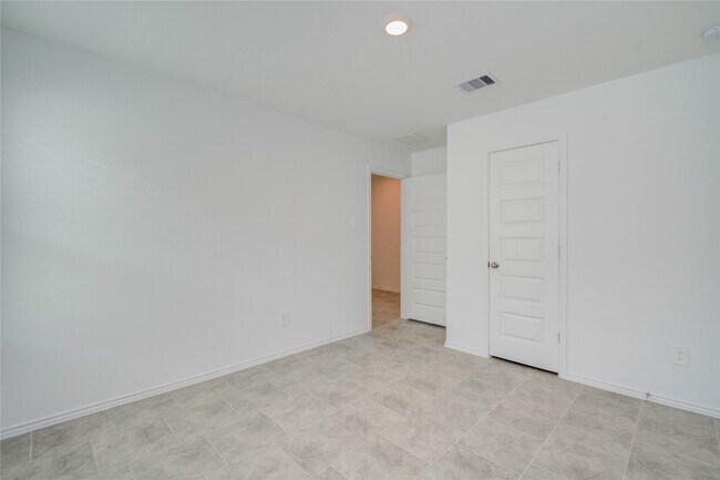 Building Photo - 1022 Cattle Chute Ct