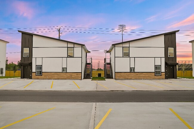 Building Photo - 819 Pleasantview Dr