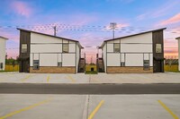 Building Photo - 905 Pleasantview Dr