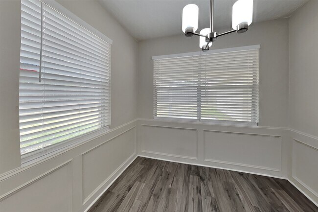 Building Photo - 5307 Summerfield Ln