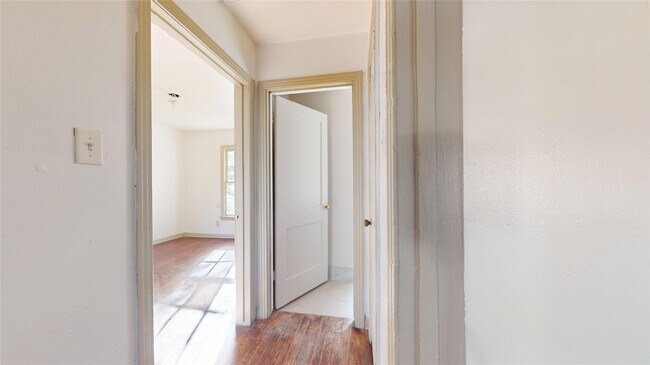 Building Photo - 3826 Landa Ln