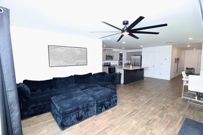 Building Photo - 2037 Elmridge Rd