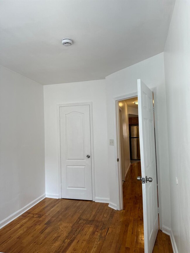 Building Photo - 1009 Ward Ave