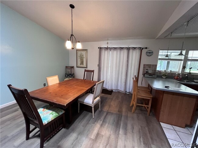 Building Photo - 801 N Country Club Dr