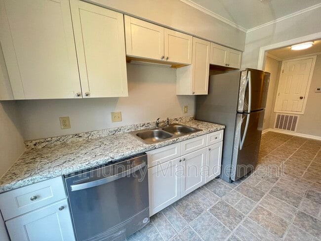 Primary Photo - 7123 Meadow Park Ave