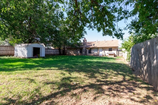 Building Photo - Charming Eastmoor Home: Perfect for Your New Adventure!