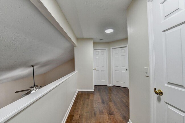 Building Photo - 200 Pine Bridge Trail