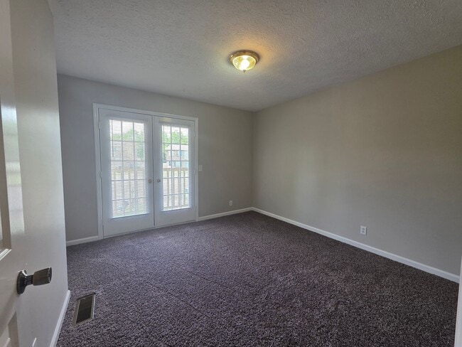 Building Photo - 308 Crestmont Dr