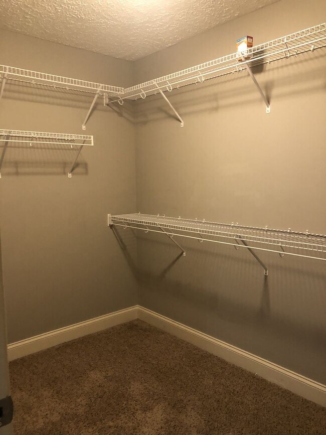 Building Photo - Your Perfect Home! Medina School Zone