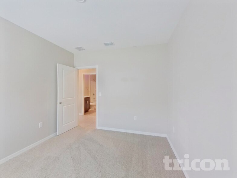 Building Photo - 226 Amber Way