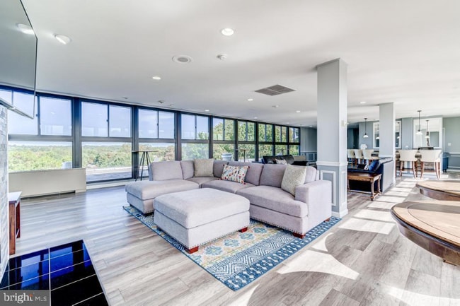 Building Photo - 600 Roosevelt Blvd