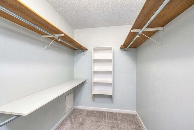 Building Photo - 15 Killarney Ln