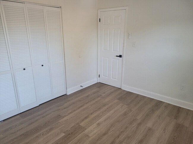 Building Photo - 1236 Dovehill Dr