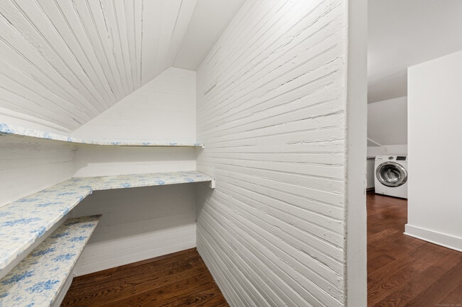 Building Photo - 318 Suburban Ave