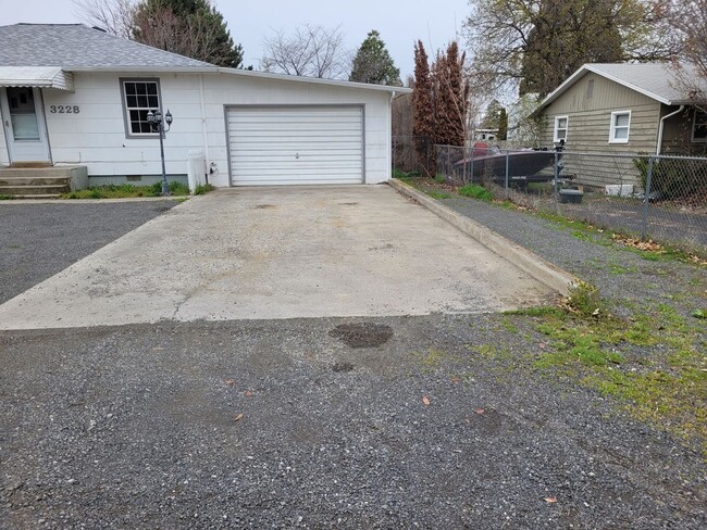 Building Photo - Adorable 3 bedroom 1.5 bathroom house for ...