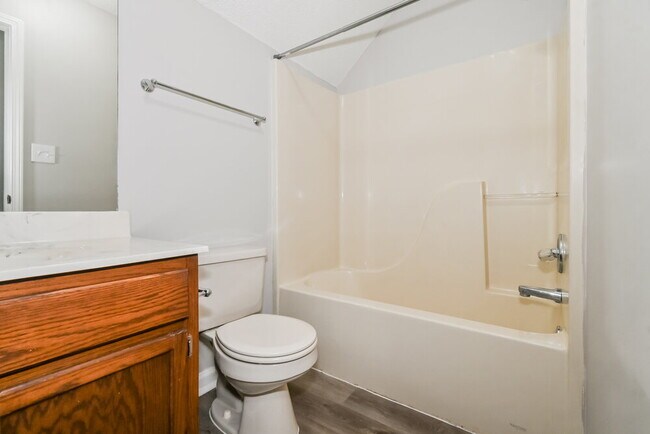 Building Photo - 6422 Manchester St