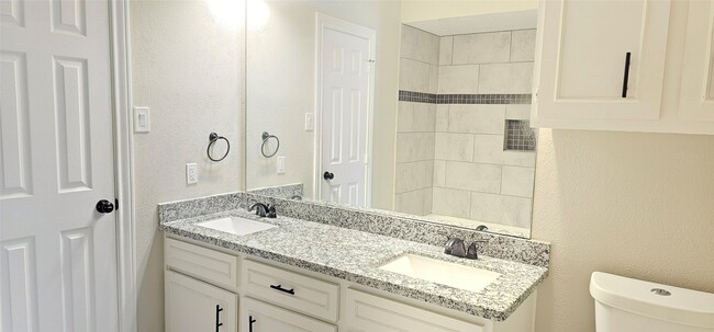 Building Photo - 930 Caswell Ct