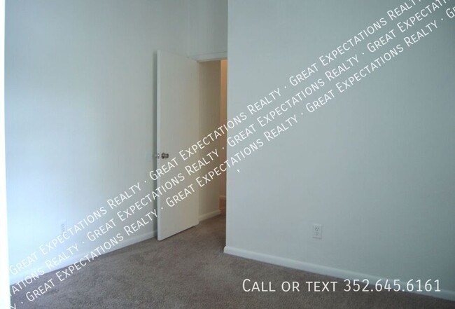 Building Photo - 2 Bed 1 Bath Apartment at Timberland Apart...