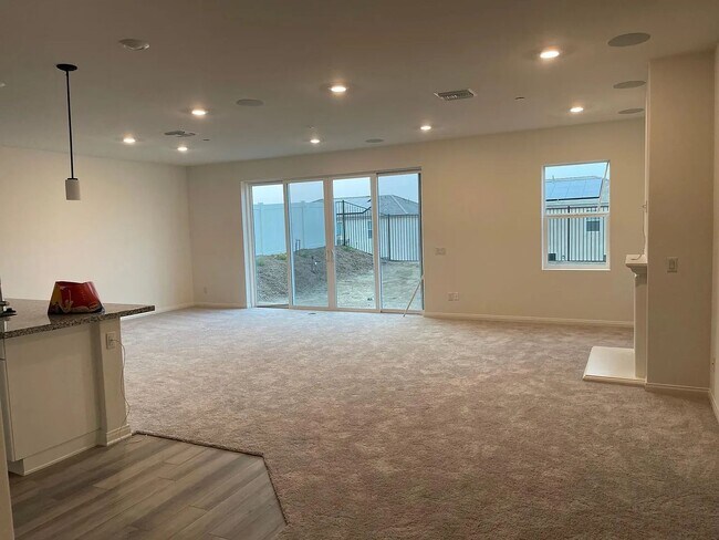 Building Photo - 8277 Country Mile Ln