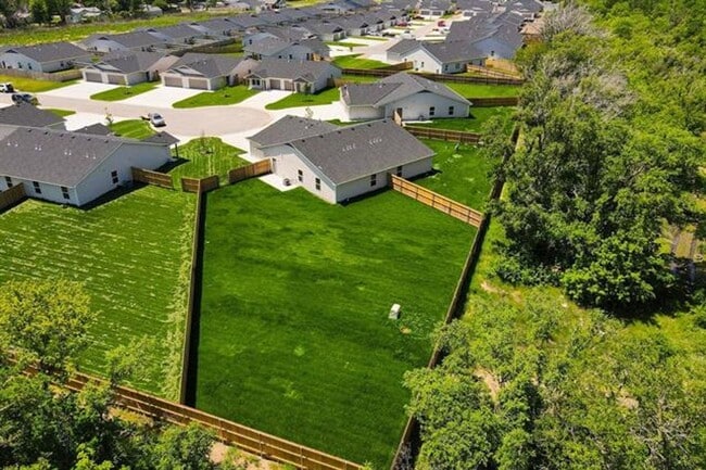 Building Photo - 518-520 W. 50th Ct. S.