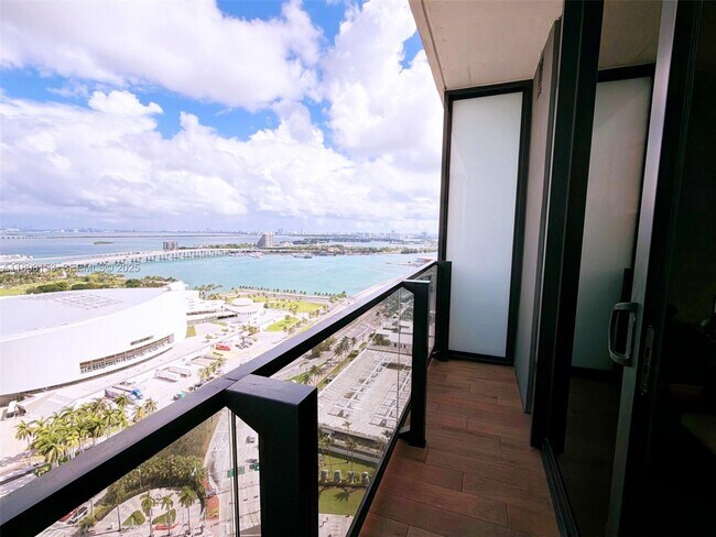 Building Photo - 398 NE 5th St