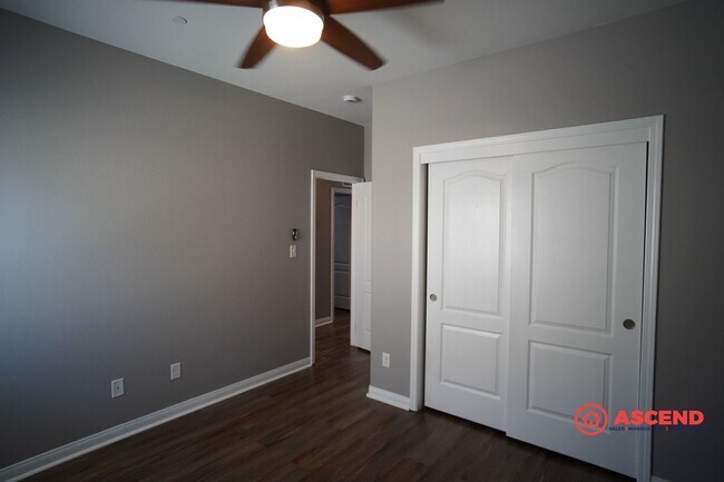 Building Photo - Beautiful 4 Bedroom SW Home Close to Freeway!