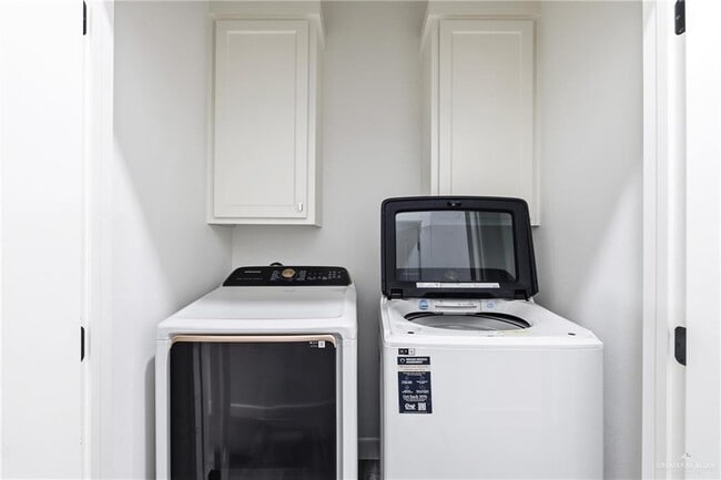 Building Photo - 18 S Marla Ct