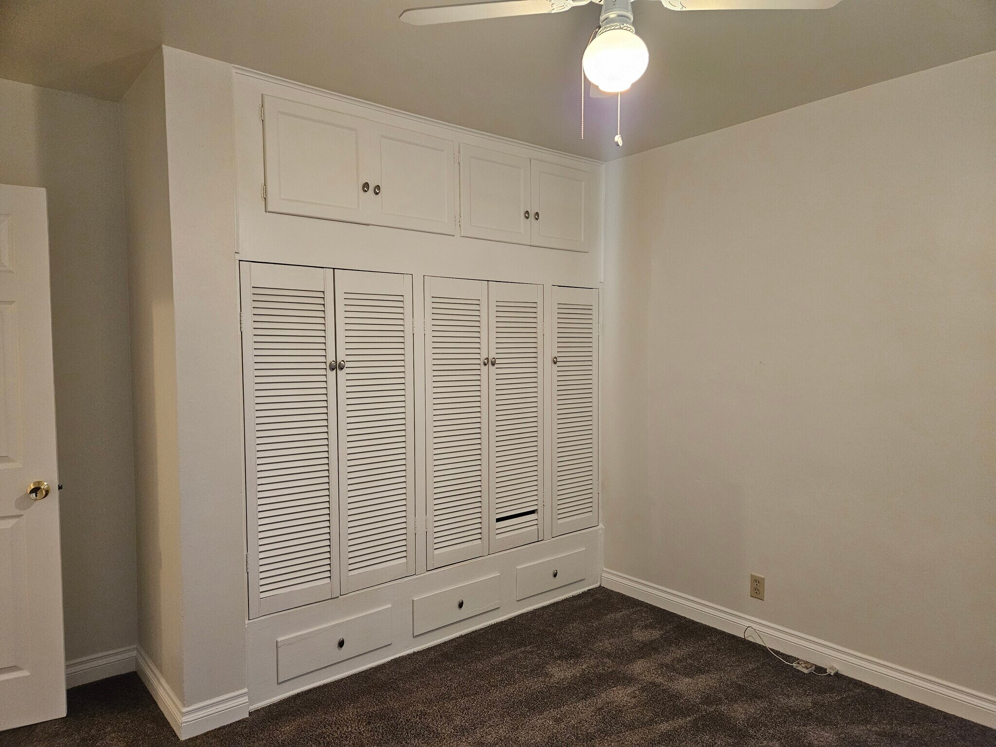 Building Photo - 9966 Glencrest Cir