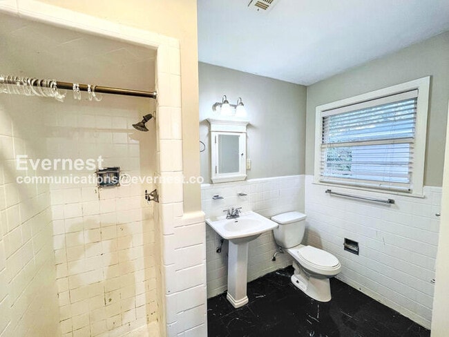 Building Photo - SPECIAL PROMOTION! 3 Bed, 2 Bath Home with Carport / Pet-Friendly / Available Now!