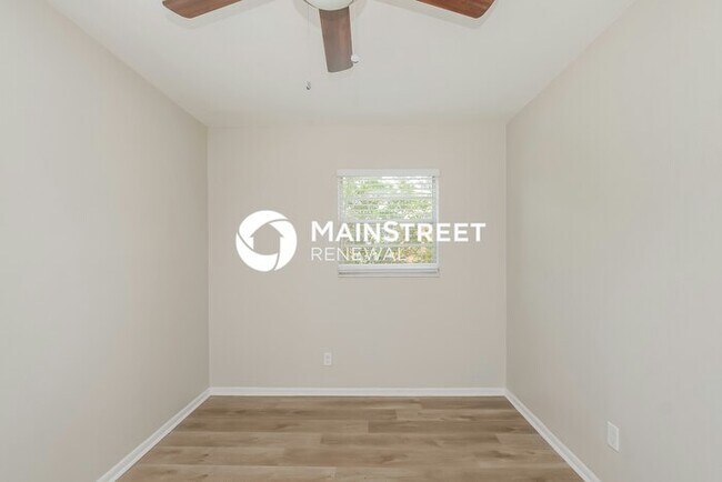 Building Photo - 3 Bedroom Pet-Friendly Home in Tampa, FL with Main Street Renewal