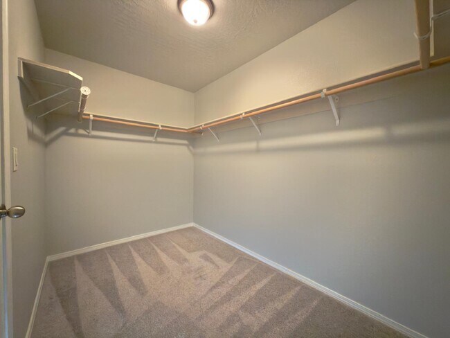 Building Photo - 515 S King St