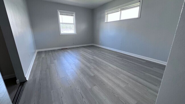 Building Photo - Charming 2 Bed, 2 Bath Farm-Style Home in ...