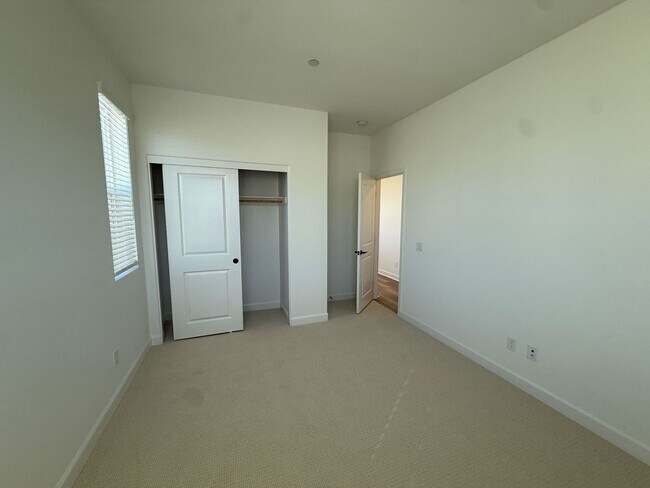 Building Photo - Amazing new home in San Marcos' best new d...