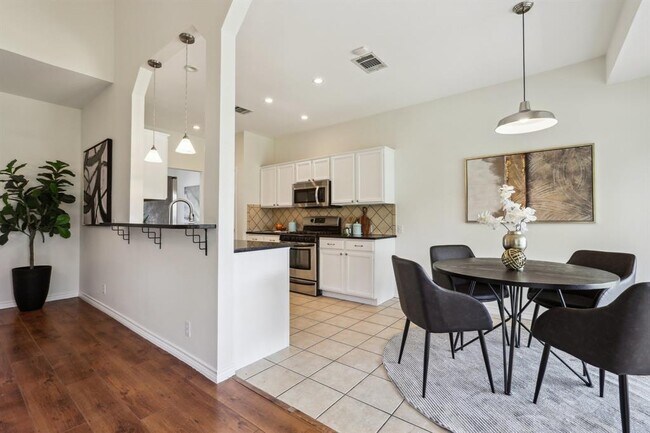 Building Photo - 2807 Glenwood Trail