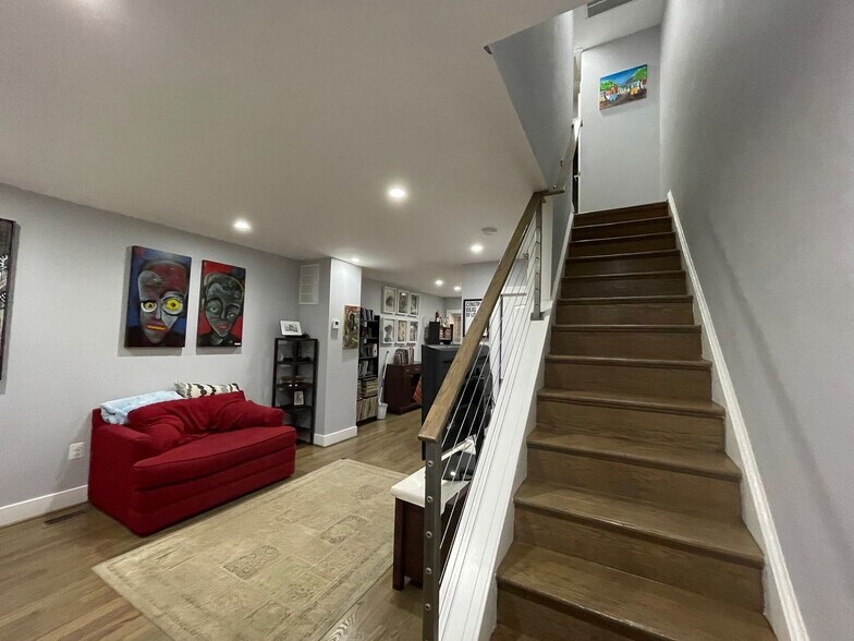 Building Photo - 1323 Dexter Terrace SE