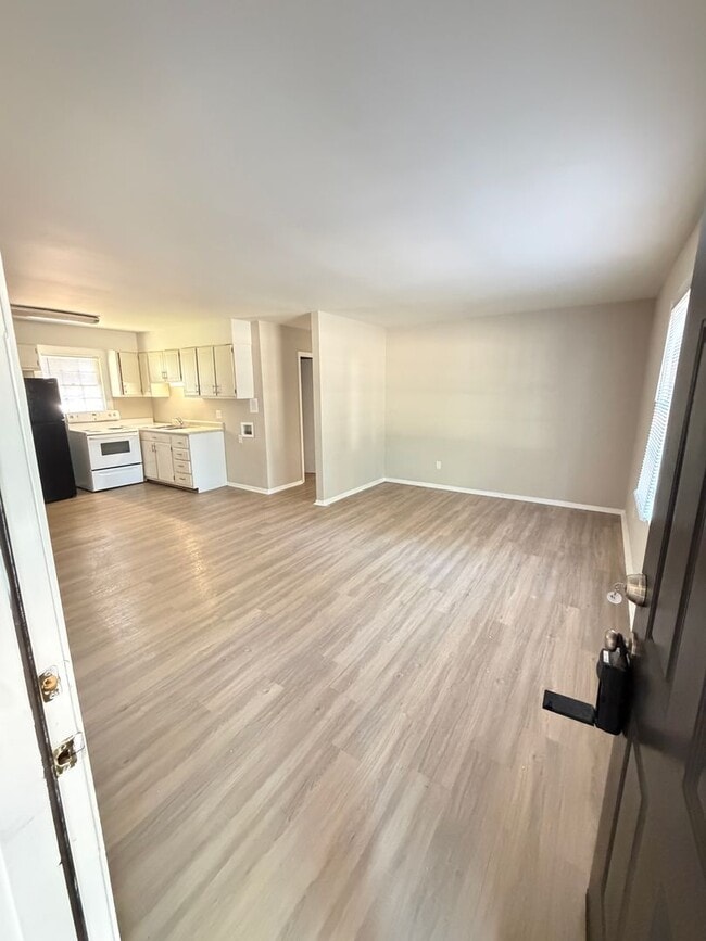 Building Photo - 2bed/1ba Apt off S Main Kannapolis close to Downtown Kannapolis & Hwy 73