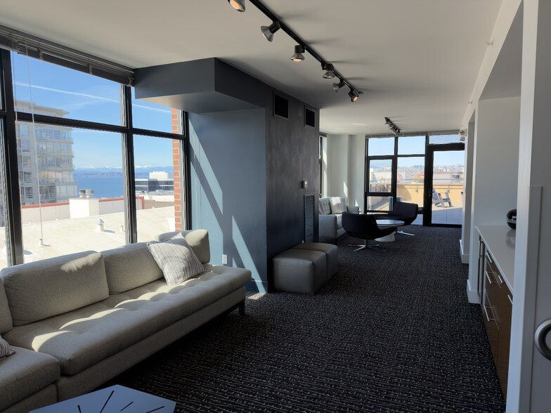 Building Photo - 2911 2nd Ave