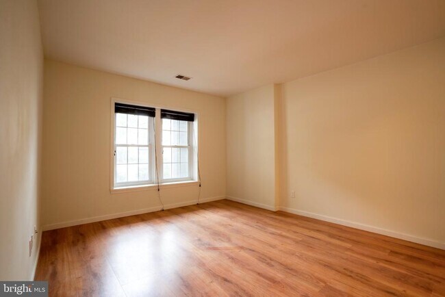 Building Photo - 12887 Grays Pointe Rd