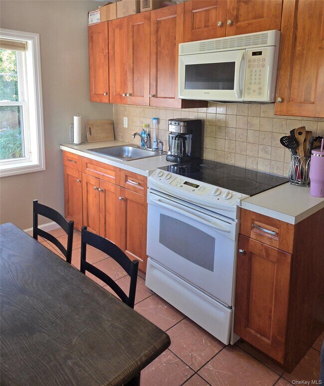 Building Photo - 2097 Saw Mill River Rd