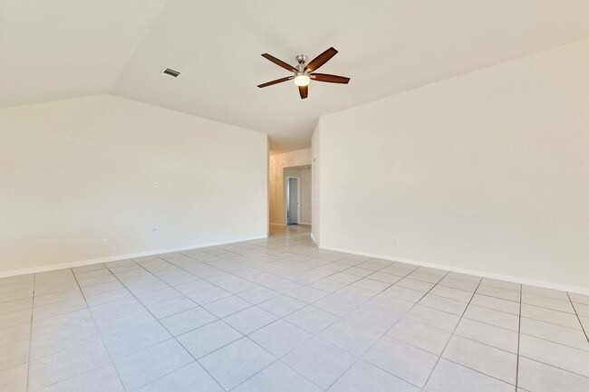 Building Photo - Amazing 4 bed, 2 bath home in North East Austin!