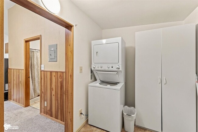Building Photo - 6830 E Toller Ct