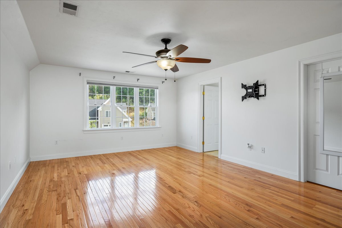 Building Photo - 6 Longview Cir