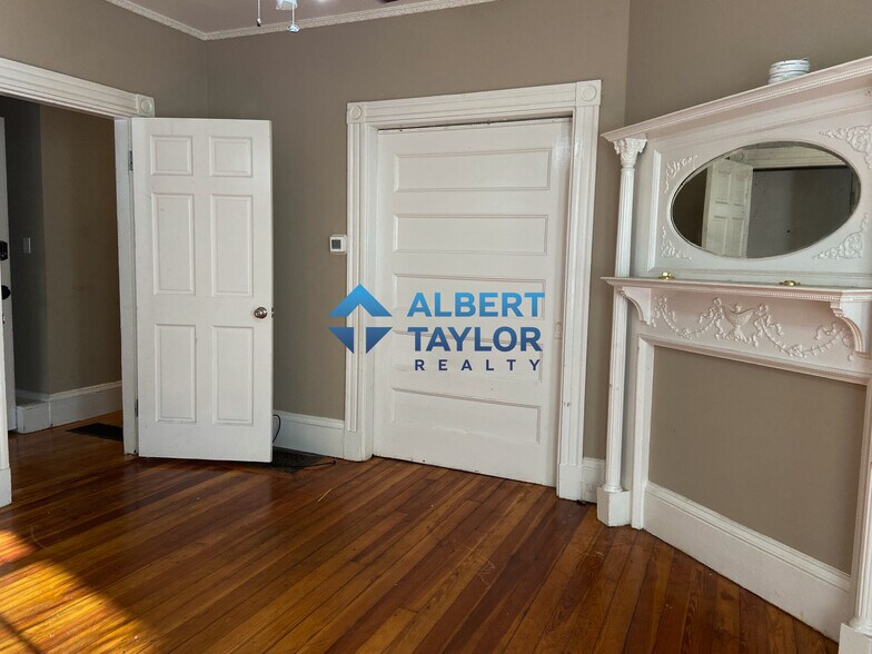 Building Photo - 1 Parker Hill Ter