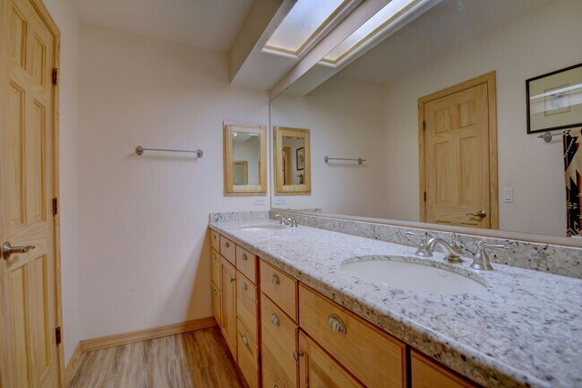 Building Photo - 3112 Camino De La Sierra NE