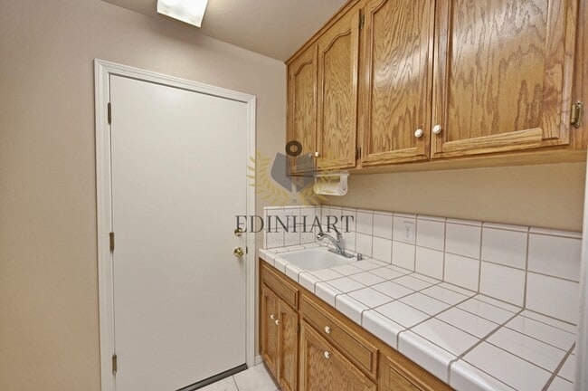 Building Photo - 3750 W Vincent Ln
