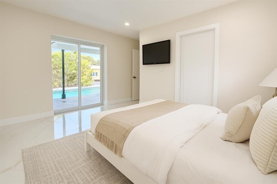 Building Photo - 3801 NE 16th Ter