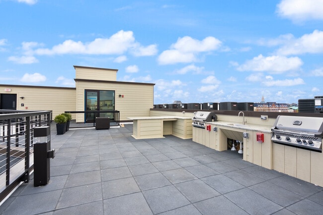 Building Photo - 701 N Henry St