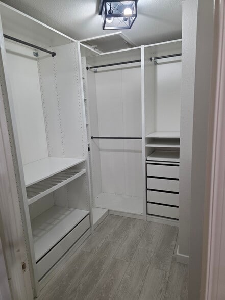 Master closet - 16078 E Elk Dr