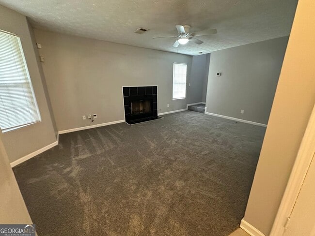 Building Photo - 610 Waynes Ct SE