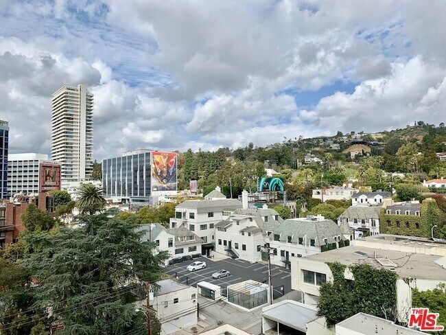 Building Photo - 999 N Doheny Dr